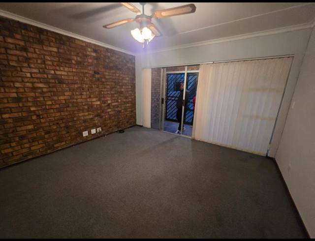 2 BEDROOM PROPERTY TO RENT IN BEYERS PARK